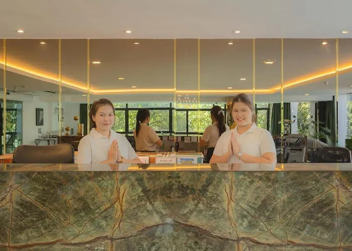 Impress Huai Khwang Hotel 3*
