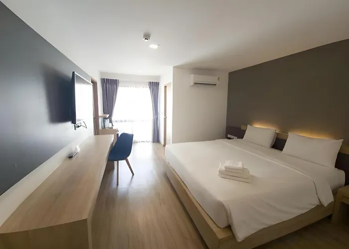 Impress Huai Khwang Hotel