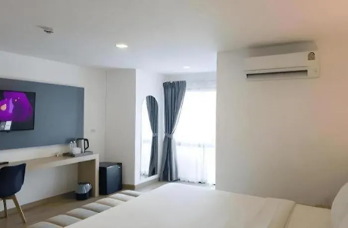 Impress Huai Khwang Hotel 3*