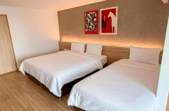 Impress Huai Khwang Hotel 3*