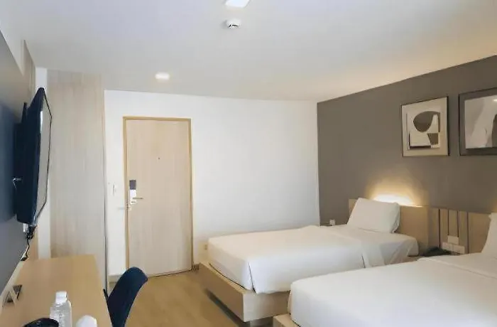 Hotel Impress Huai Khwang 3*