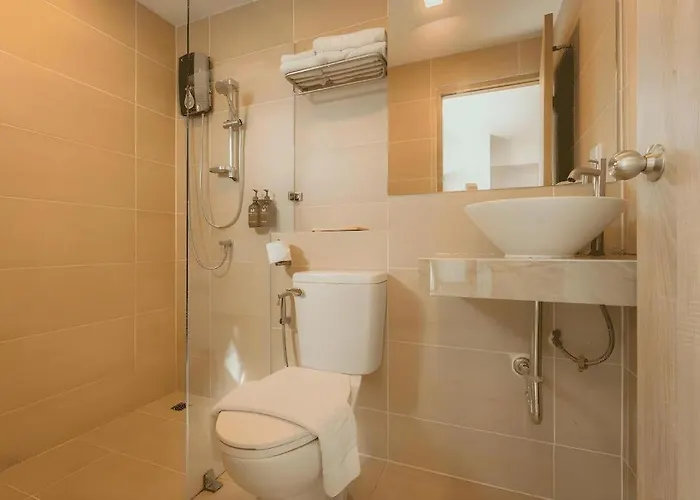 Impress Huai Khwang 3*